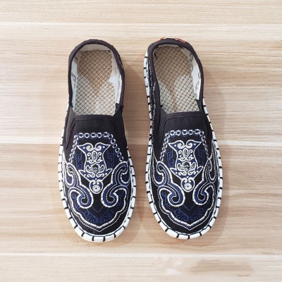 Chinese kungfu clothing shoes embroidered shoes for women and men blue white porcelain men Beijing shoes soft sole handmade shoes